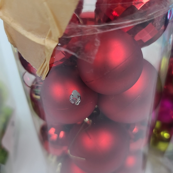 Small Round Ornaments Colorful and Red - Picture 5 of 10